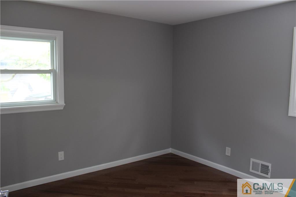 421 Decatur Avenue Middlesex, NJ 08846 - Photo 11 of 25 Gallery Image 11