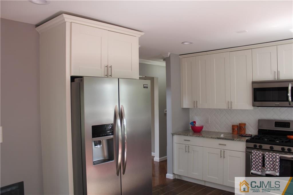 421 Decatur Avenue Middlesex, NJ 08846 - Photo 7 of 25 Gallery Image 7