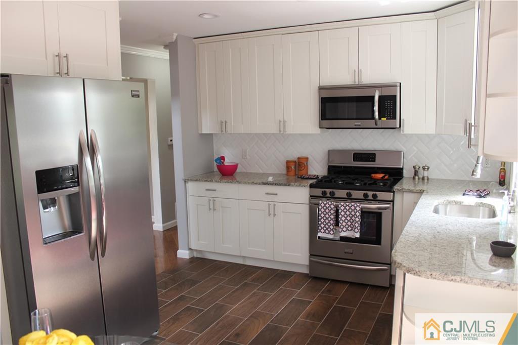 421 Decatur Avenue Middlesex, NJ 08846 - Photo 8 of 25 Gallery Image 8