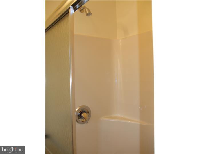 6 Shady Ridge Court Columbus, NJ 08022 - Photo 22 of 25 Bathroom