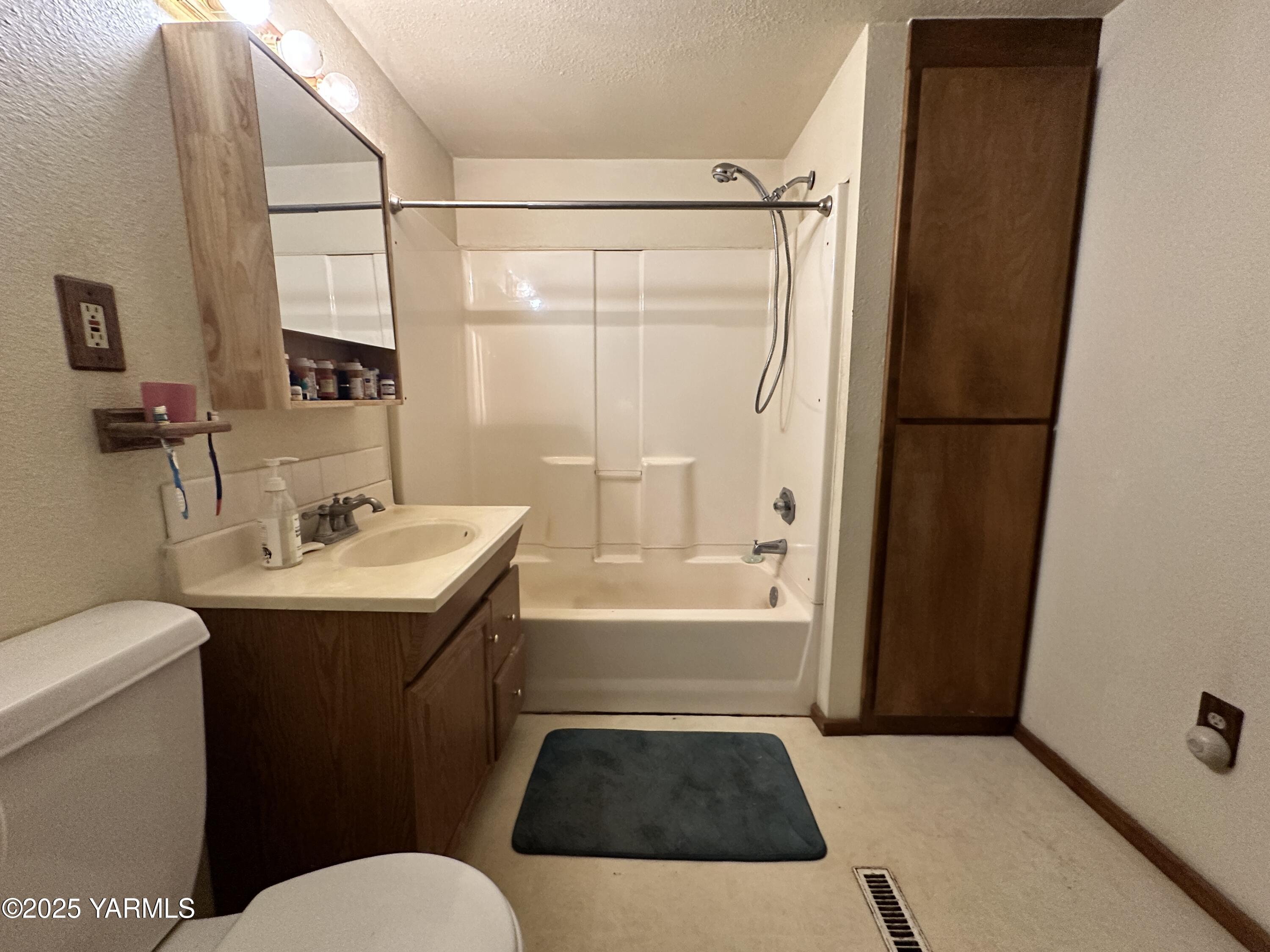 1122 McClain Drive Sunnyside, WA 98944 - Photo 6 of 8 a bathroom with a sink and a mirror