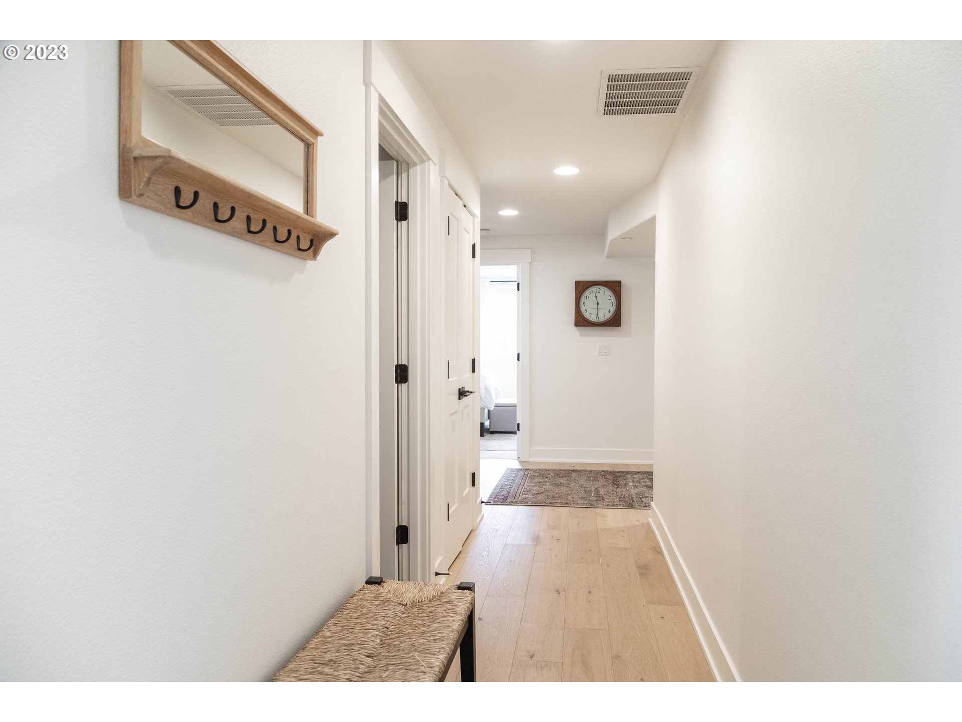 23250 Southwest Wunderli Canyon Road Sherwood, OR 97140 - Photo 37 of 48 Hallway