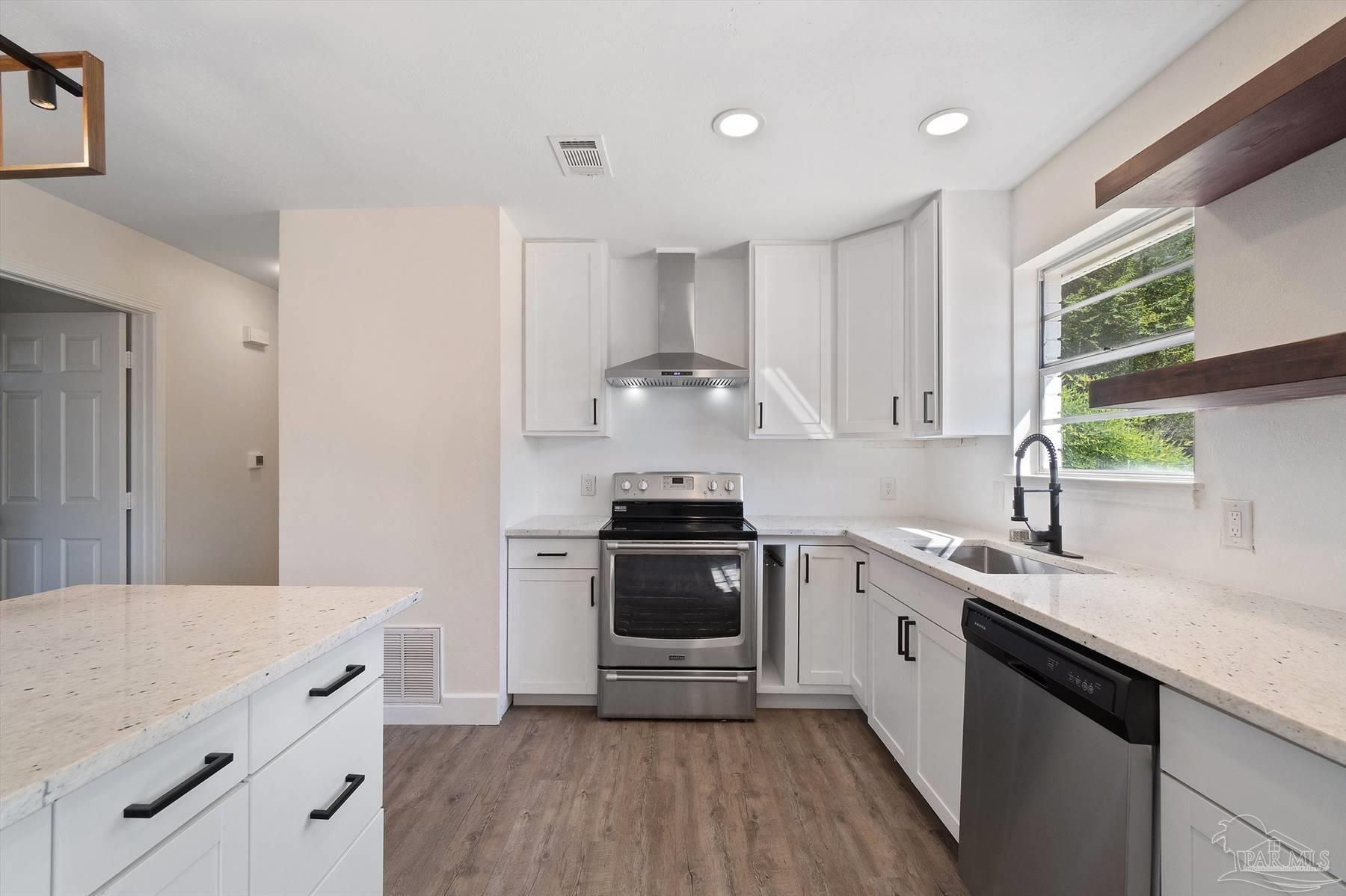 5692 Muldoon Road Pensacola, FL 32526 - Photo 2 of 40 Gallery Image 2