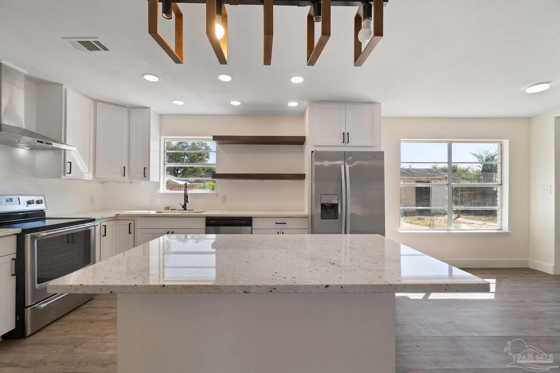 5692 Muldoon Road Pensacola, FL 32526 - Photo 4 of 40 Gallery Image 4