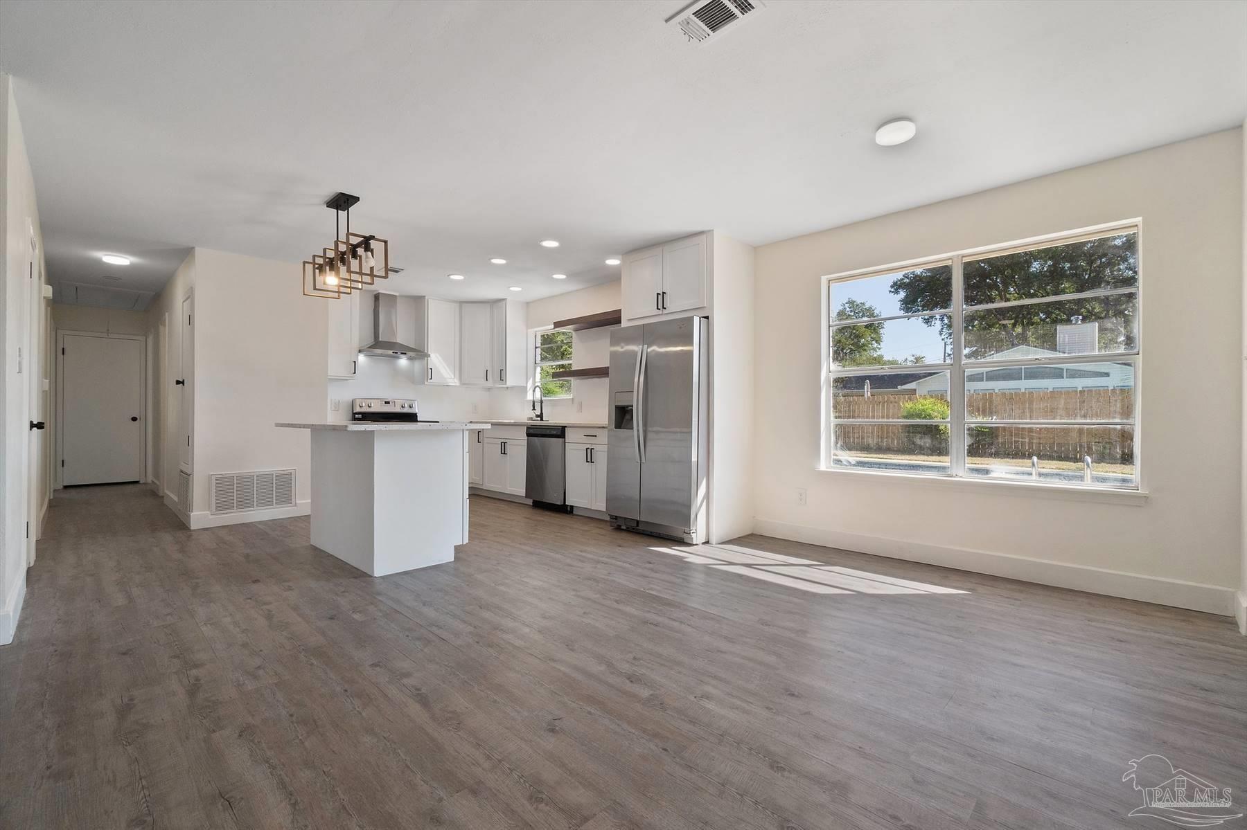 5692 Muldoon Road Pensacola, FL 32526 - Photo 7 of 40 Gallery Image 7
