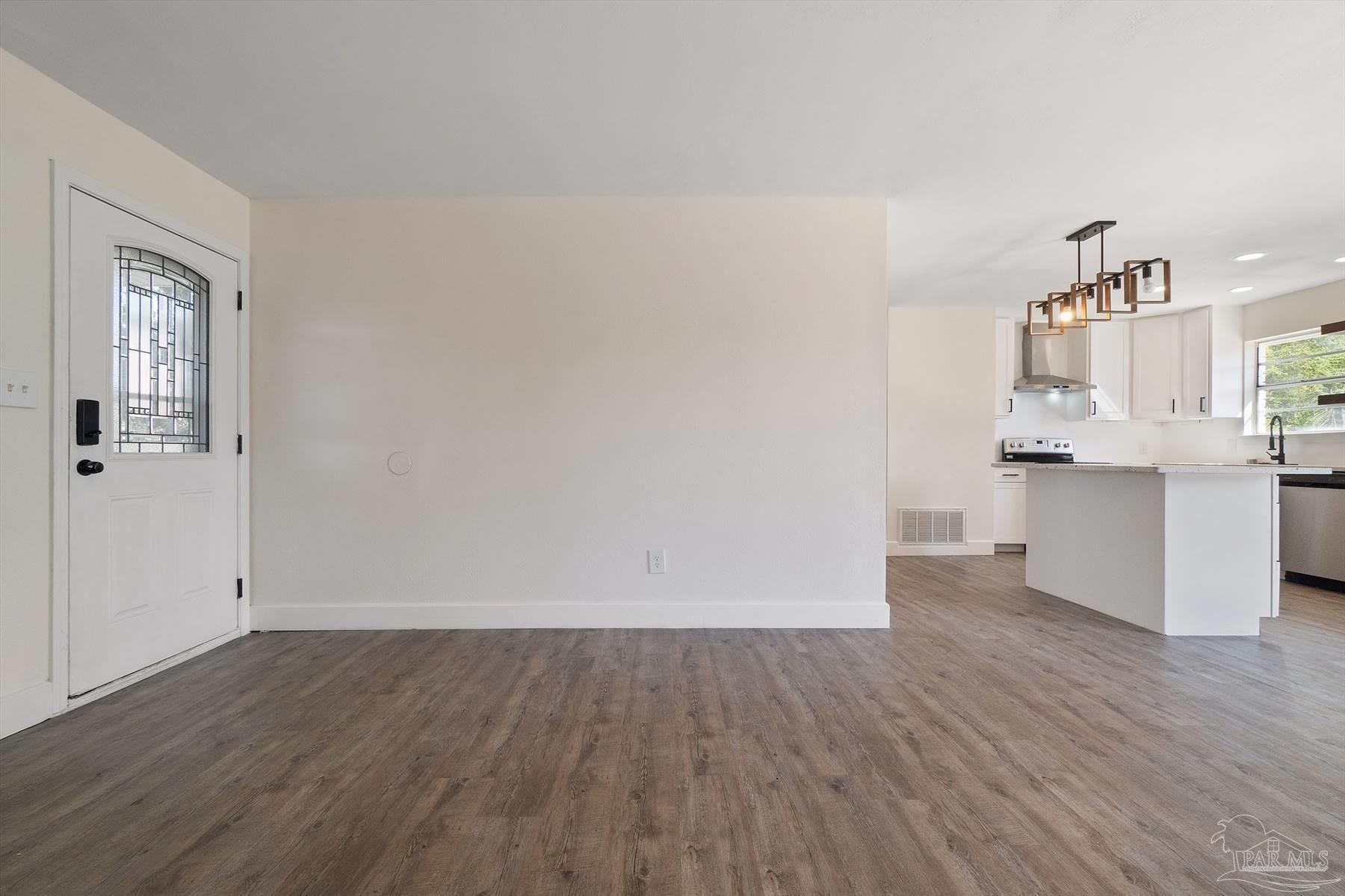 5692 Muldoon Road Pensacola, FL 32526 - Photo 10 of 40 Gallery Image 10