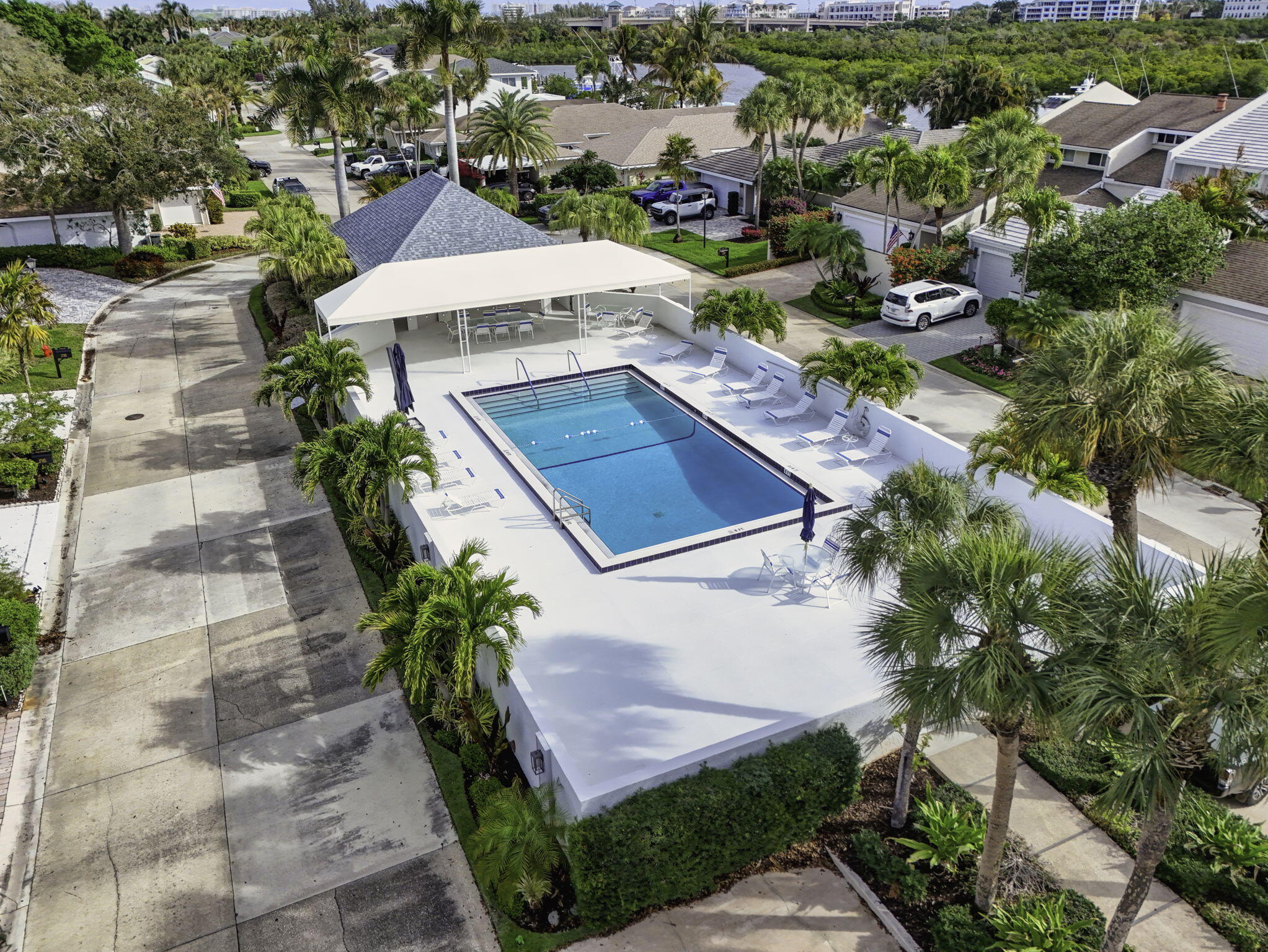 17085 Bay Street Jupiter, FL 33477 - Photo 39 of 44 an aerial view of a house with a garden