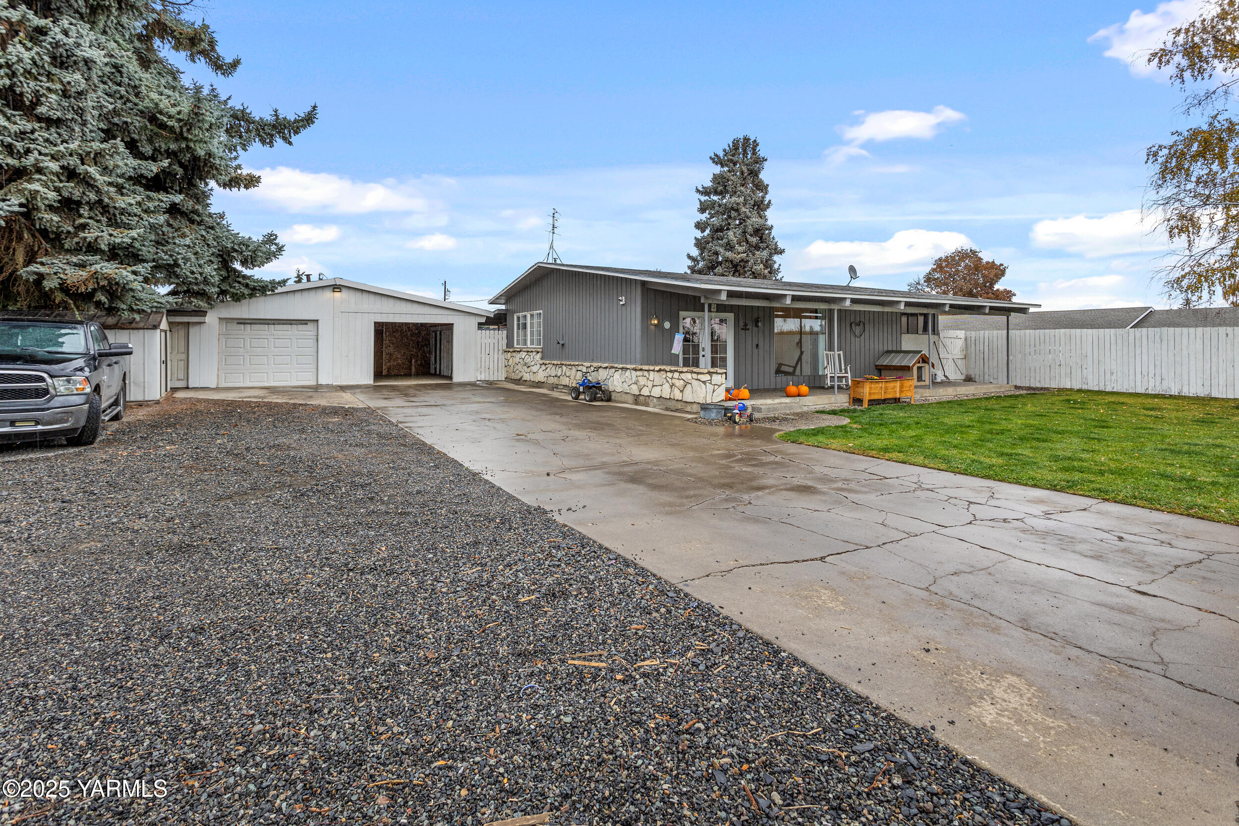 31 Link Road Naches, WA 98937 - Photo 1 of 35 a view of a house with a yard and garage
