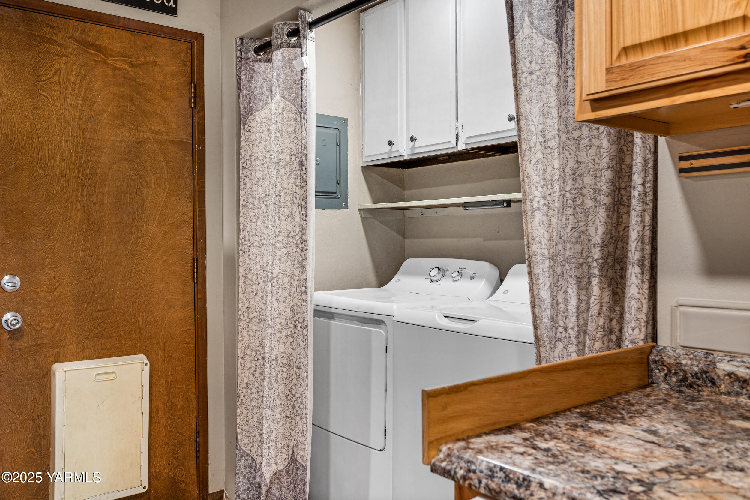 31 Link Road Naches, WA 98937 - Photo 13 of 35 a utility room with dryer and washer