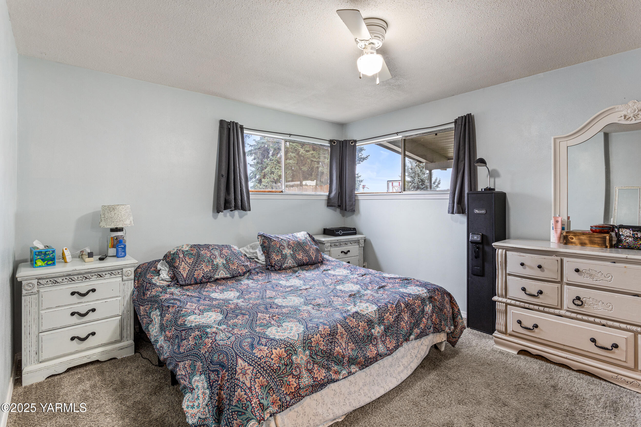 31 Link Road Naches, WA 98937 - Photo 14 of 35 a bedroom with a bed and a dresser