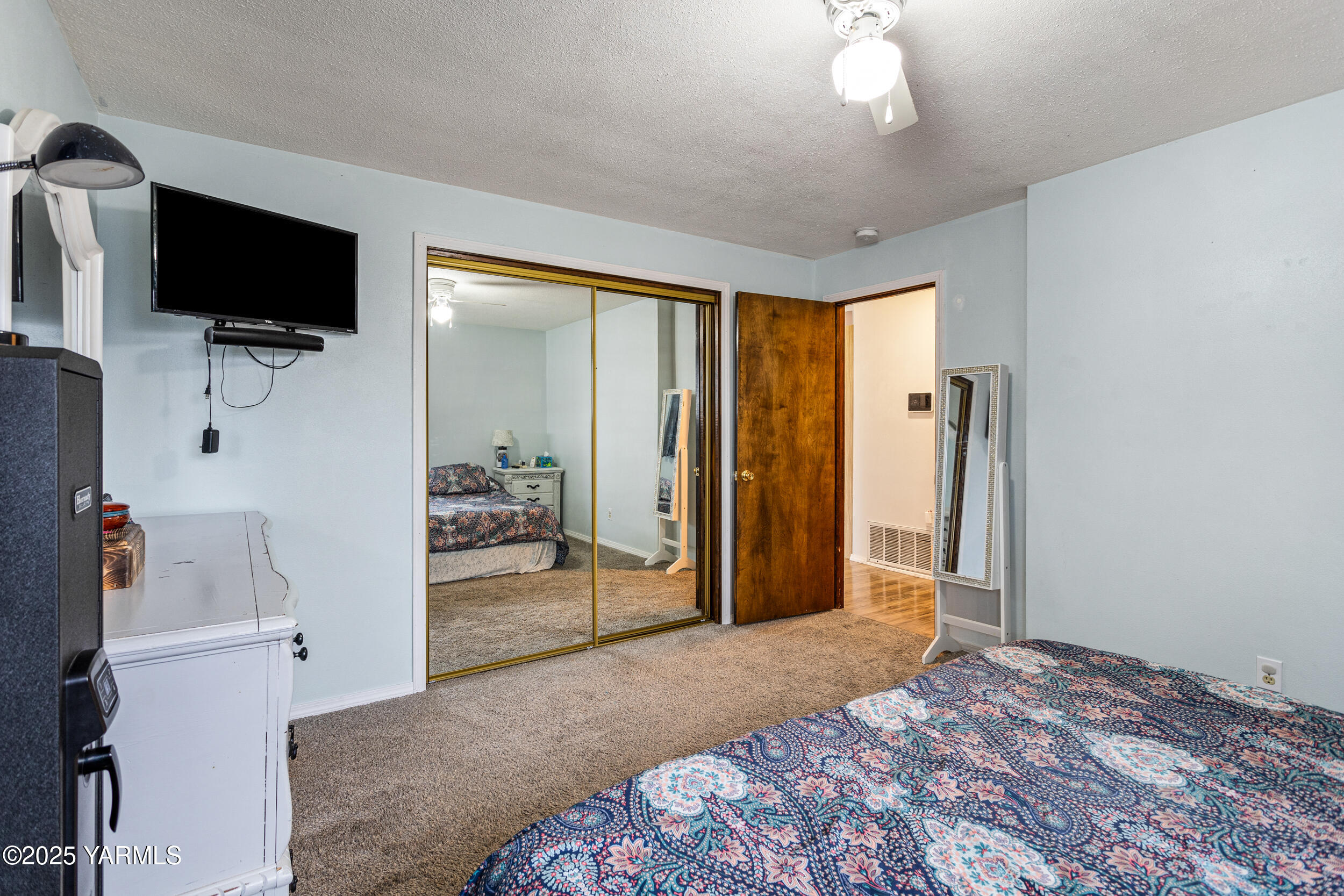 31 Link Road Naches, WA 98937 - Photo 15 of 35 a bedroom with a bed and a flat tv screen on the dresser