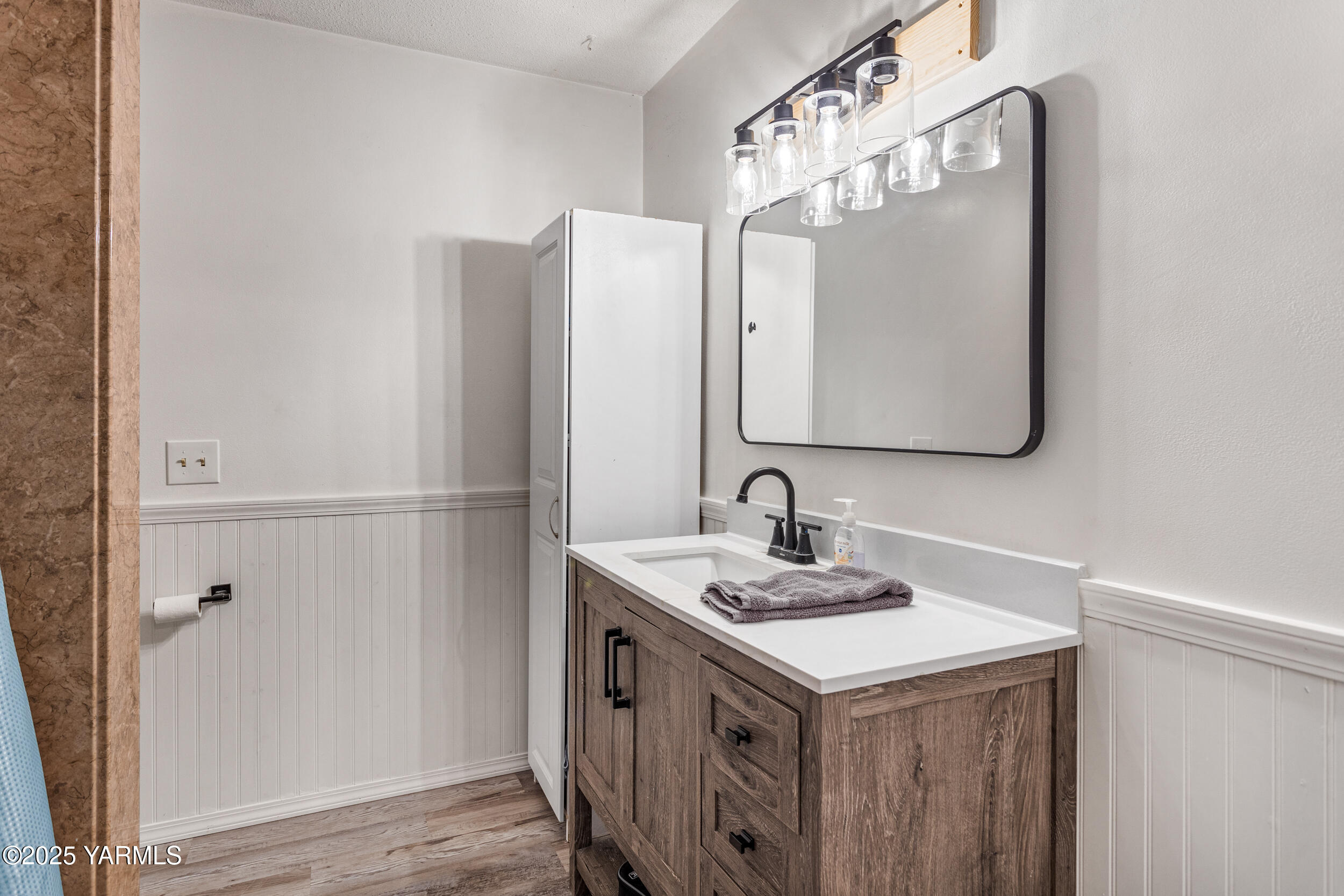 31 Link Road Naches, WA 98937 - Photo 16 of 35 a bathroom with a sink and a mirror