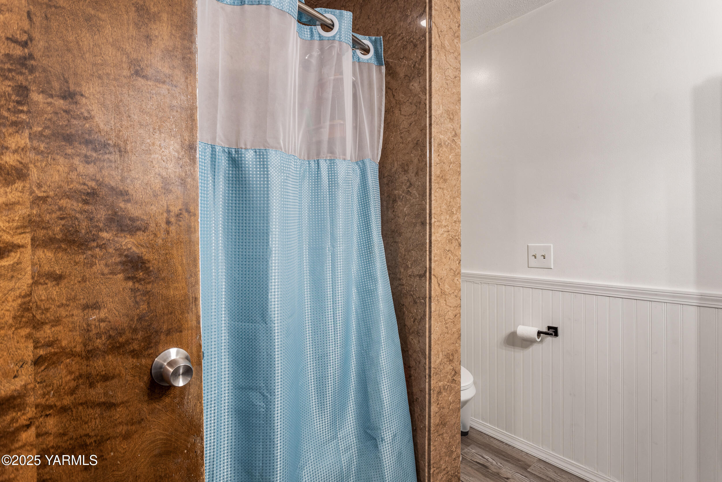 31 Link Road Naches, WA 98937 - Photo 17 of 35 a bathroom with a shower