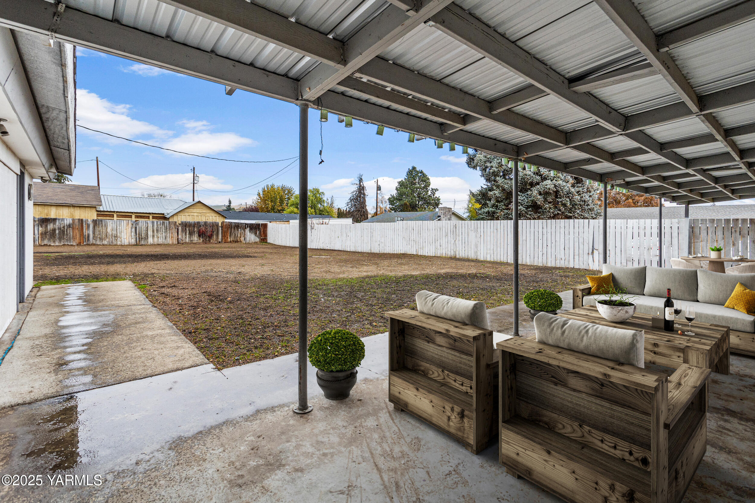 31 Link Road Naches, WA 98937 - Photo 26 of 35 a view of a porch with furniture