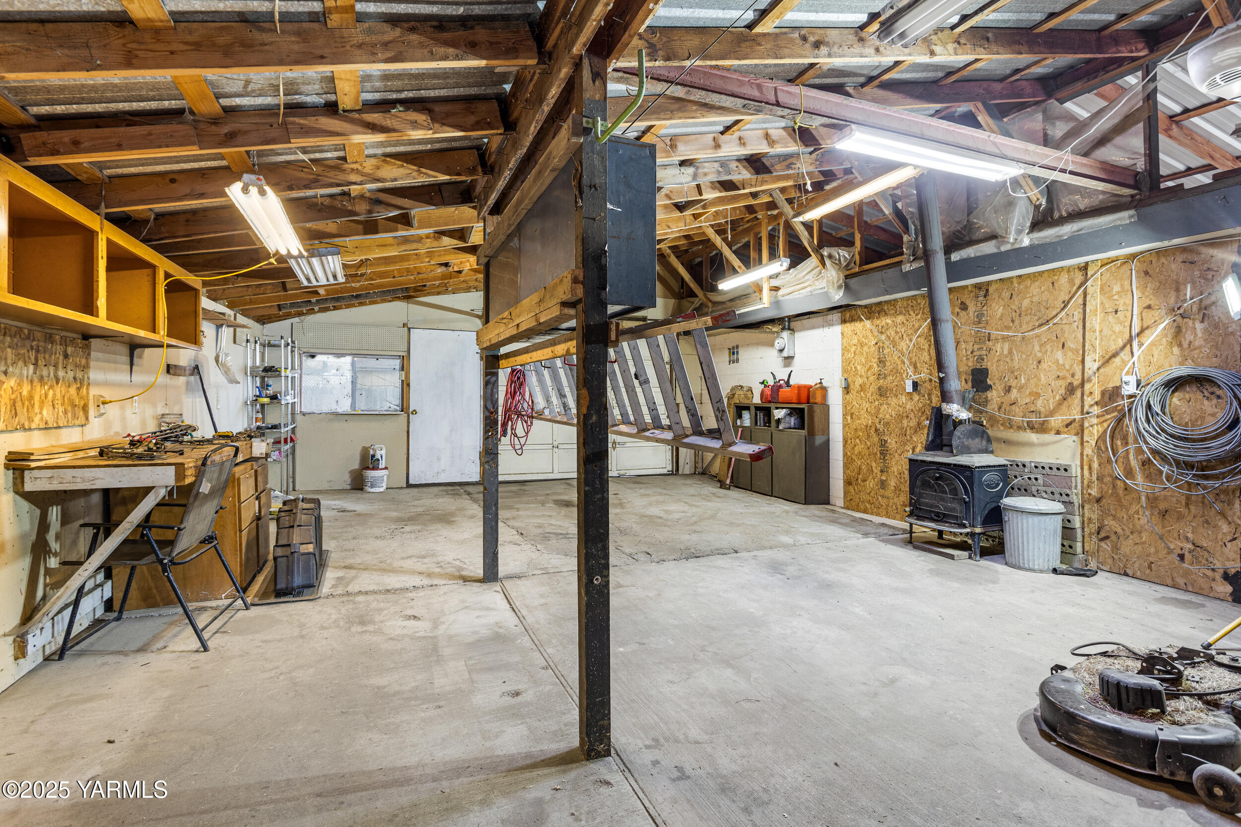 31 Link Road Naches, WA 98937 - Photo 32 of 35 a view of a room with gym equipment