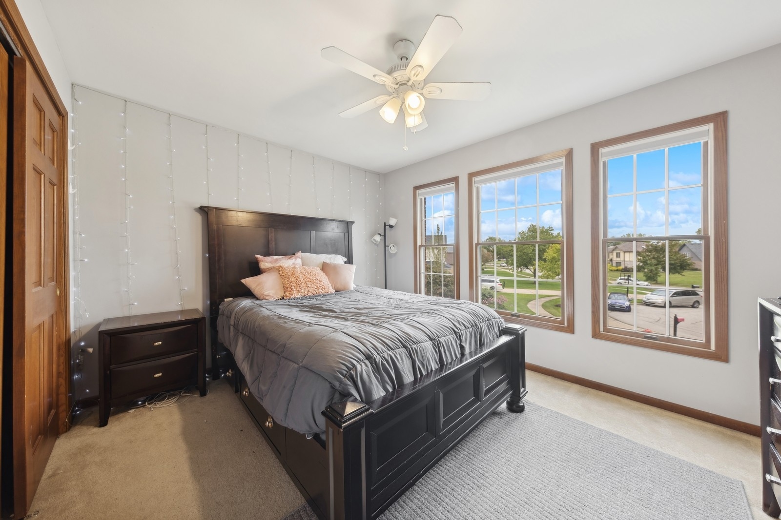 1531 Pinehurst Drive Darien, IL 60561 - Photo 25 of 38 a spacious bedroom with a bed and window