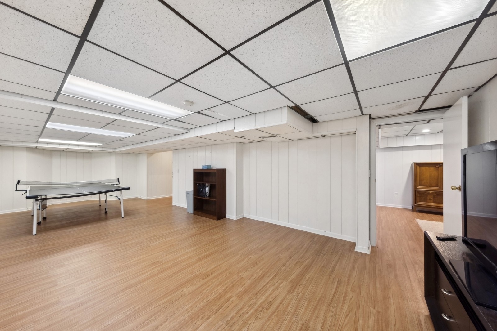 1531 Pinehurst Drive Darien, IL 60561 - Photo 26 of 38 a view of livingroom with furniture