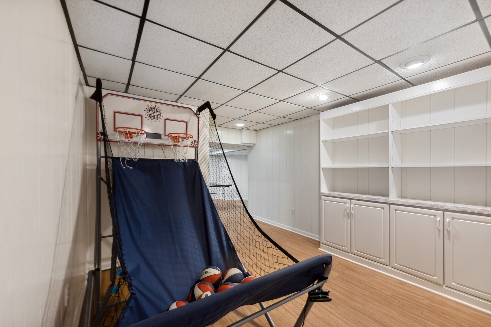 1531 Pinehurst Drive Darien, IL 60561 - Photo 28 of 38 a view of an empty room with wooden floor