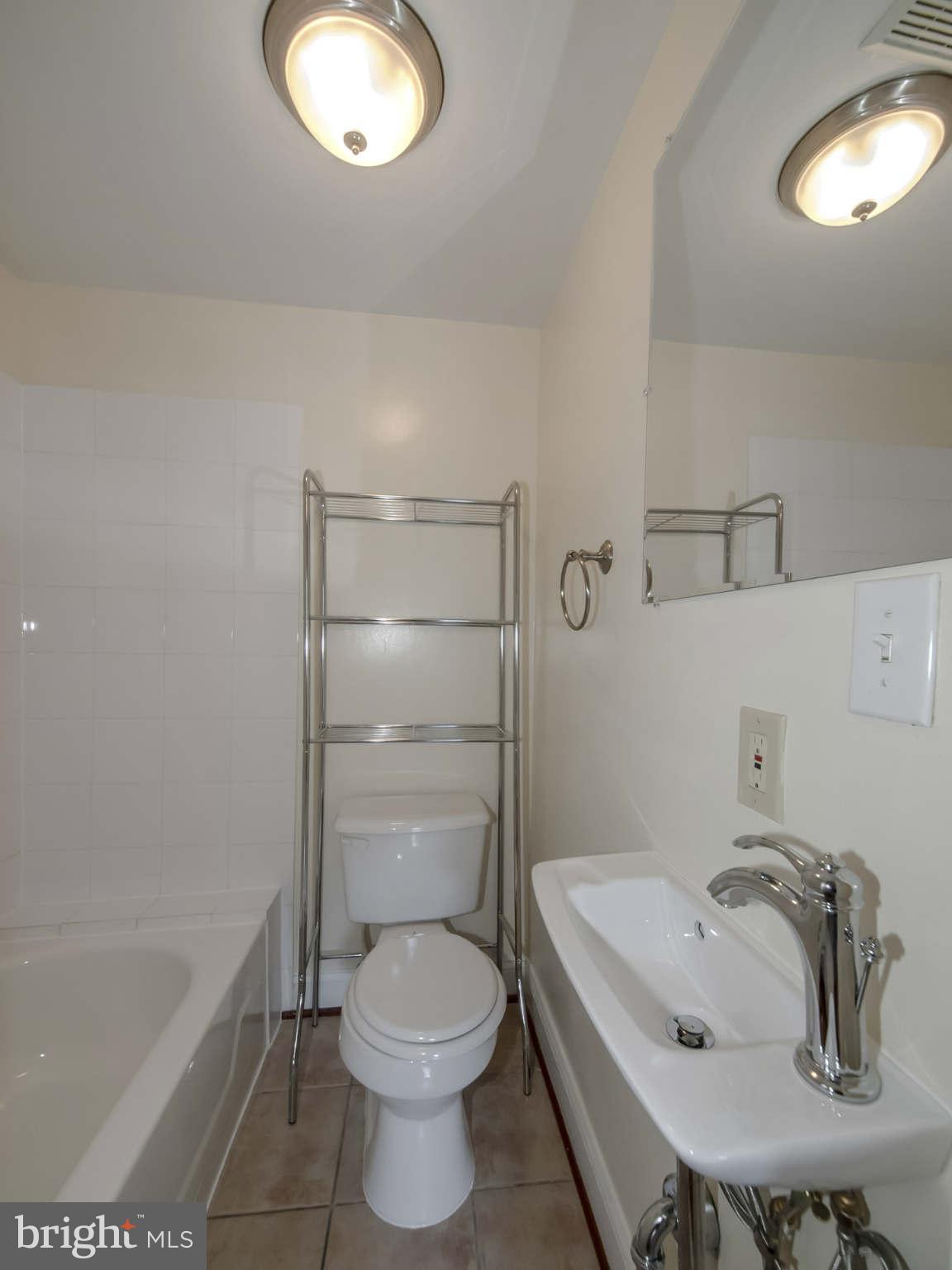 752 Harvard Street Northwest Washington, DC 20001 - Photo 15 of 30 Bath