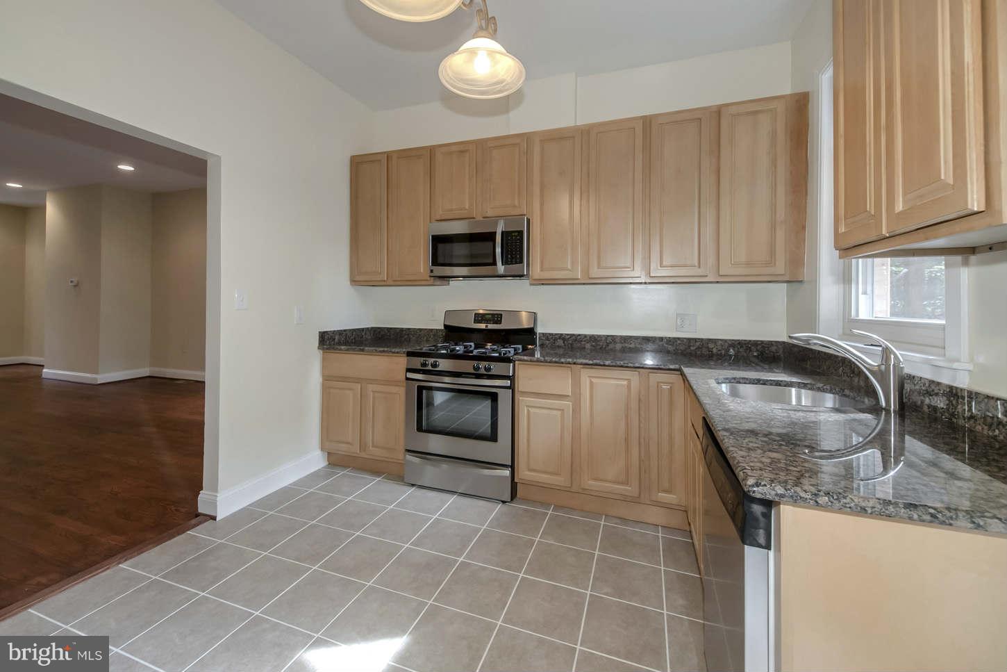 752 Harvard Street Northwest Washington, DC 20001 - Photo 10 of 30 Kitchen