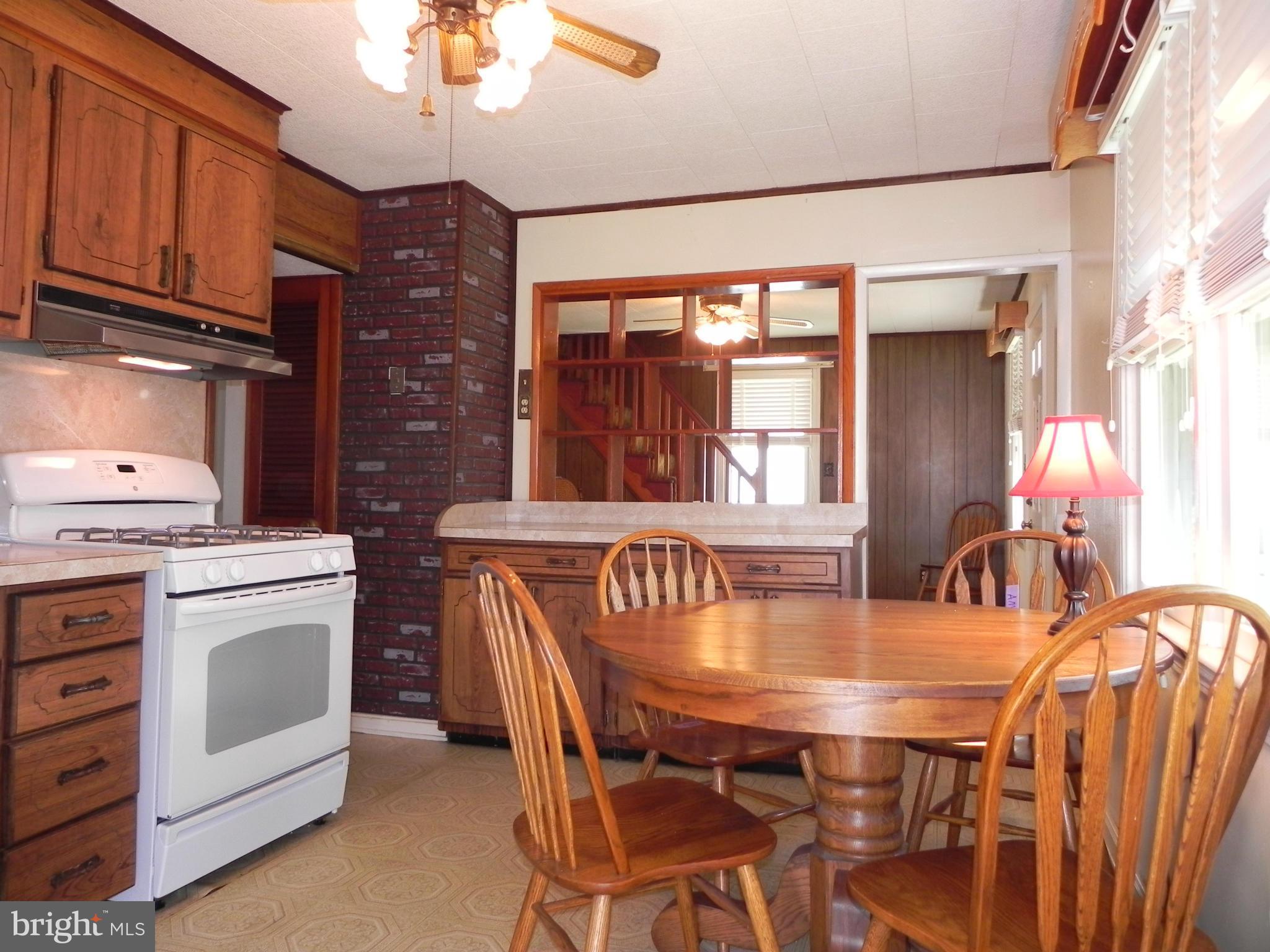 816 Martin Road Baltimore, MD 21221 - Photo 2 of 30 Bright and Cozy Kitchen