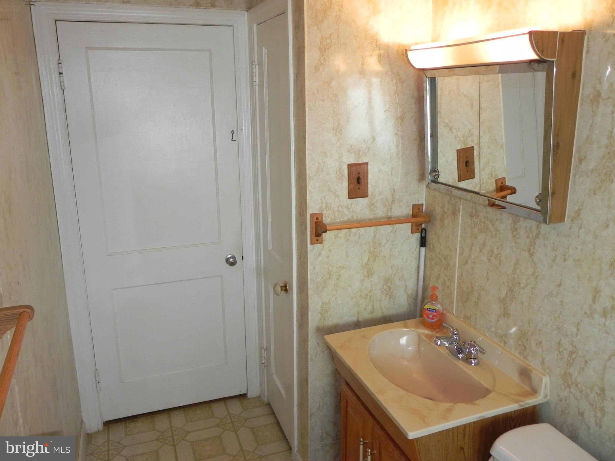 816 Martin Road Baltimore, MD 21221 - Photo 13 of 30 Bath