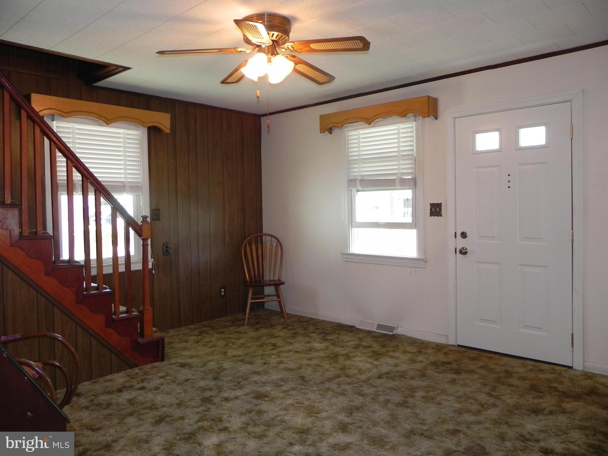 816 Martin Road Baltimore, MD 21221 - Photo 20 of 30 Living Room