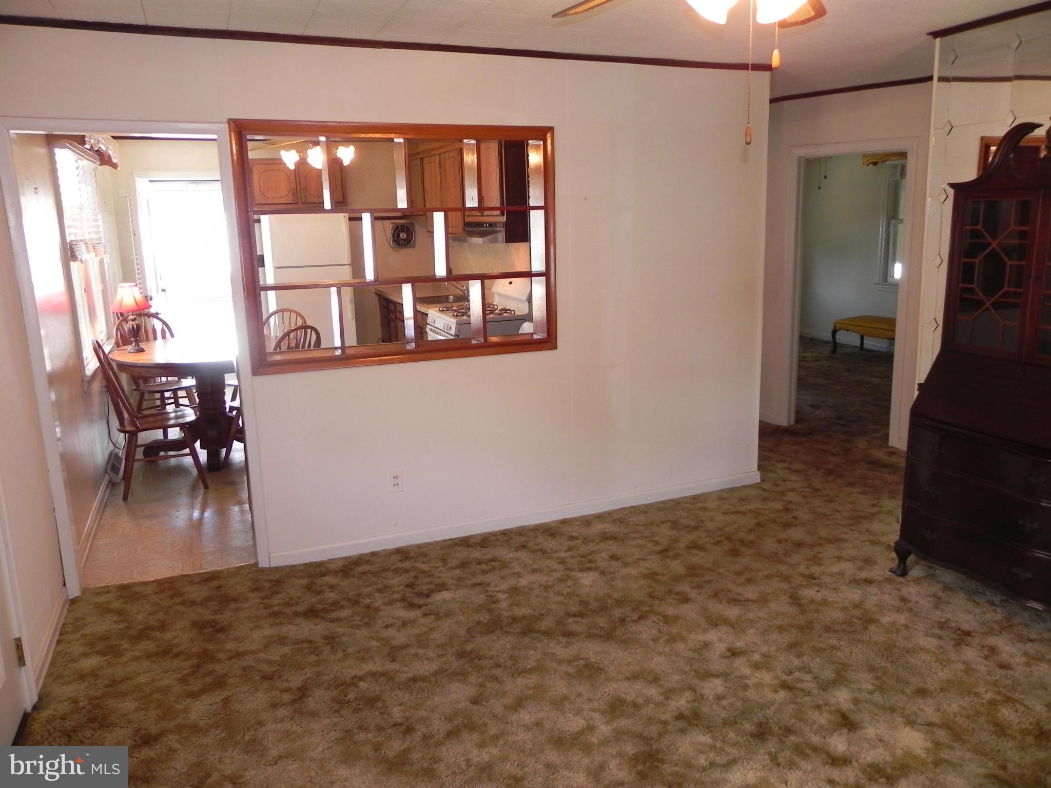 816 Martin Road Baltimore, MD 21221 - Photo 21 of 30 Living Room