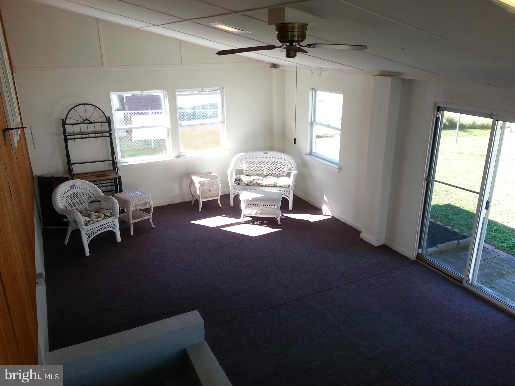 816 Martin Road Baltimore, MD 21221 - Photo 4 of 30 Huge 29 x 14 Patio Room