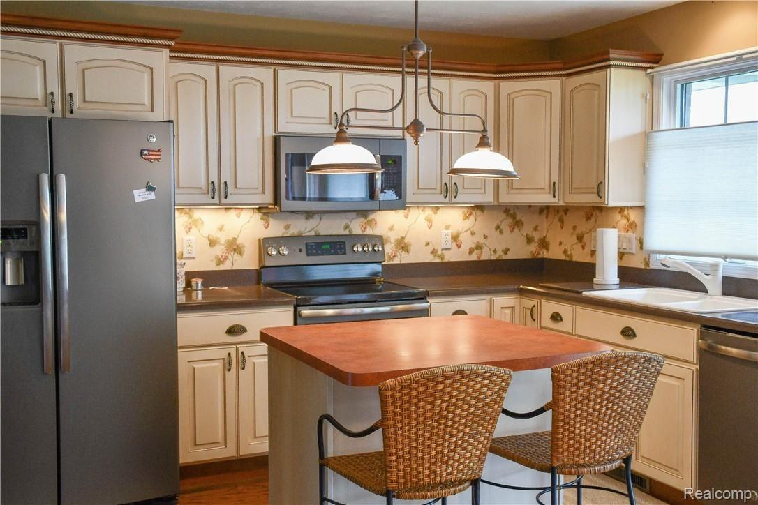 624 East Monroe Road Durand, MI 48429 - Photo 4 of 42 DSC_4605 (2).jpg