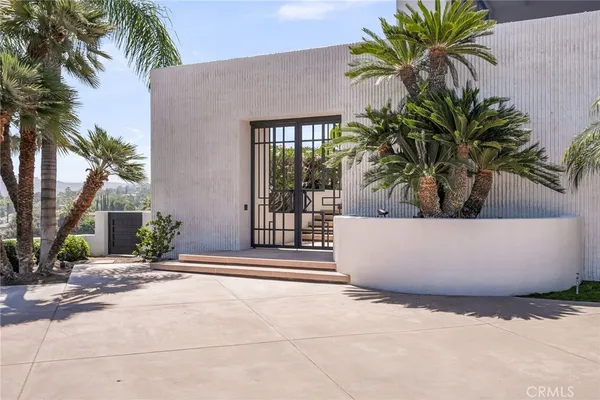 a view of outdoor space yard and porch