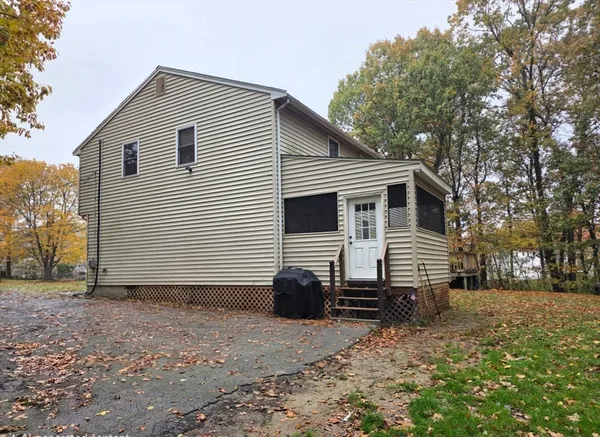 a view of a house with a yard