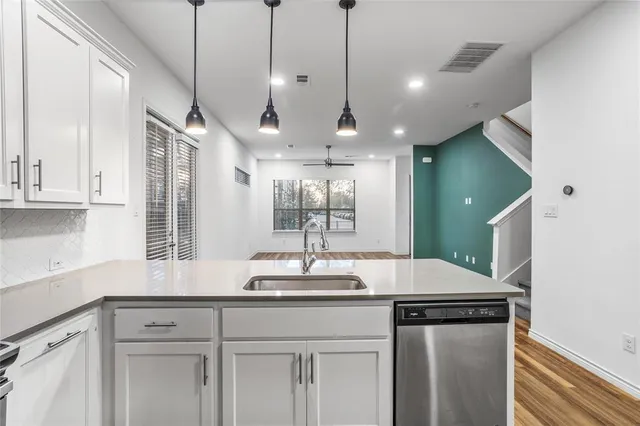 $2,800 | 203 Athenia Drive, Fort Worth, TX 76114