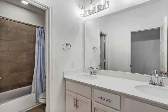 $2,800 | 203 Athenia Drive, Fort Worth, TX 76114