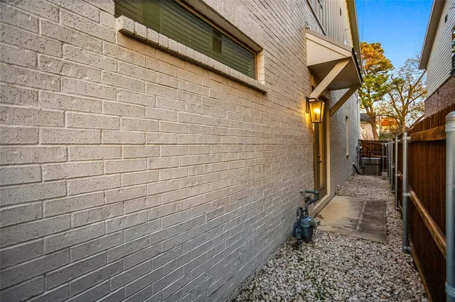 $2,800 | 203 Athenia Drive, Fort Worth, TX 76114