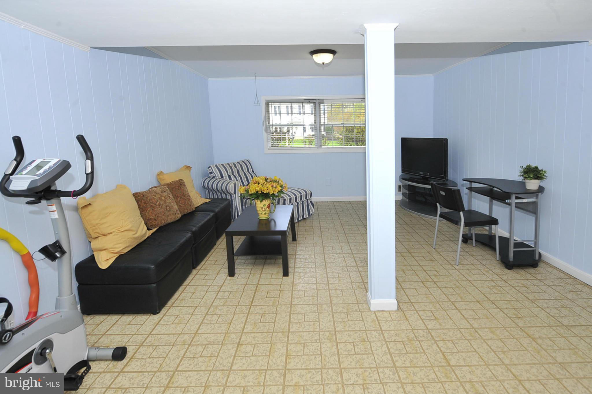 13005 Disney Lane Silver Spring, MD 20906 - Photo 14 of 23 Family Room