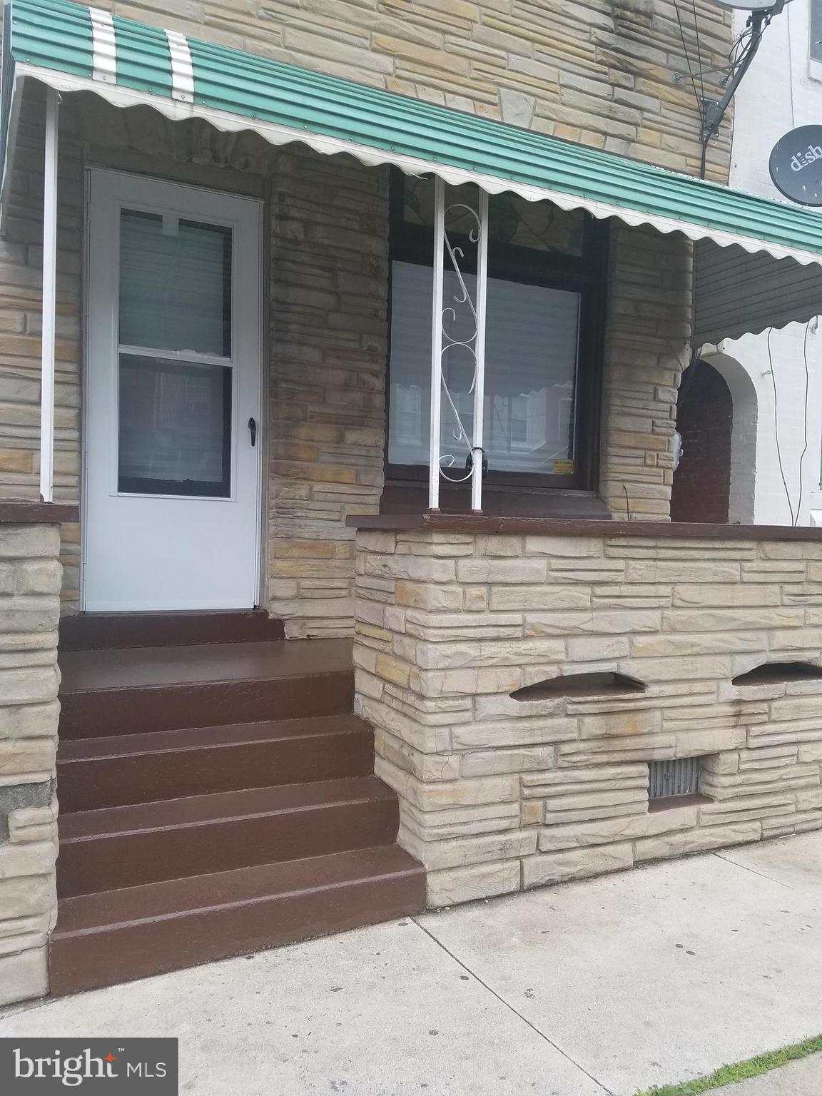 917 Robeson Street Reading, PA 19604 - Photo 2 of 18 Front porch