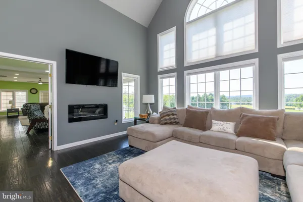 $1,650,000 | 2100 Fox Hollow Lane, East Greenville, PA 18041