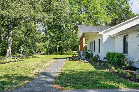 $1,179,000 | 28 Lakeland Drive, McMinnville, TN 37110