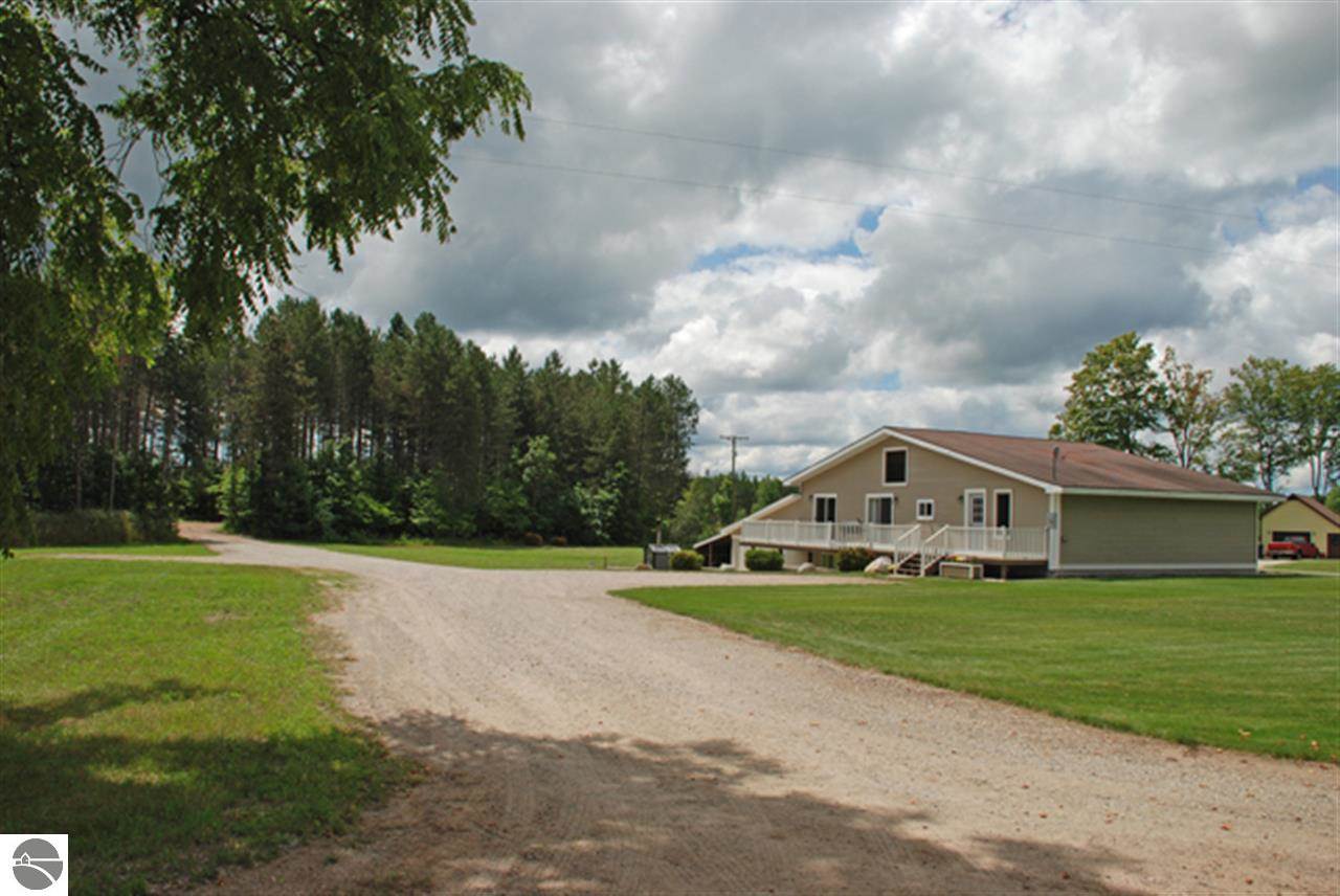 975 North Thompsonville Road Beulah, MI 49617 - Photo 21 of 33 1774896-20.JPG