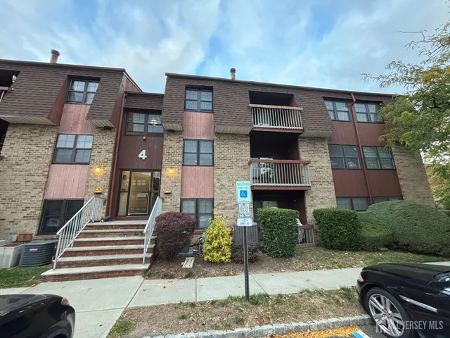 $2,500 | 42 B Powderhorn Court, Unit 42B, Woodbridge, NJ 07095