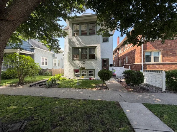 $600,000 | 9002 Sheridan Avenue, Brookfield, IL 60513