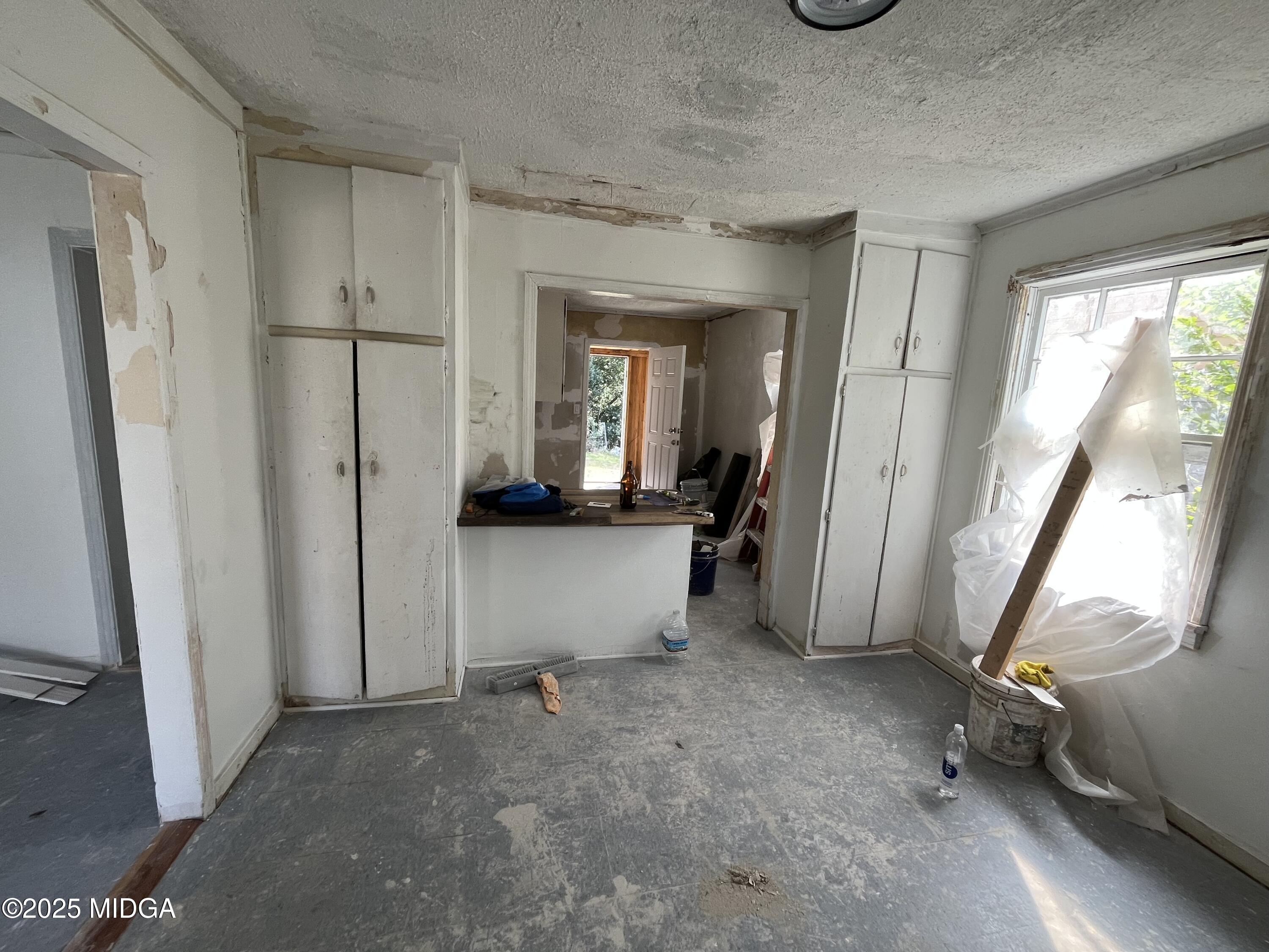 532 Nelson Street Macon, GA 31206 - Photo 2 of 15 a view of a room with a closet
