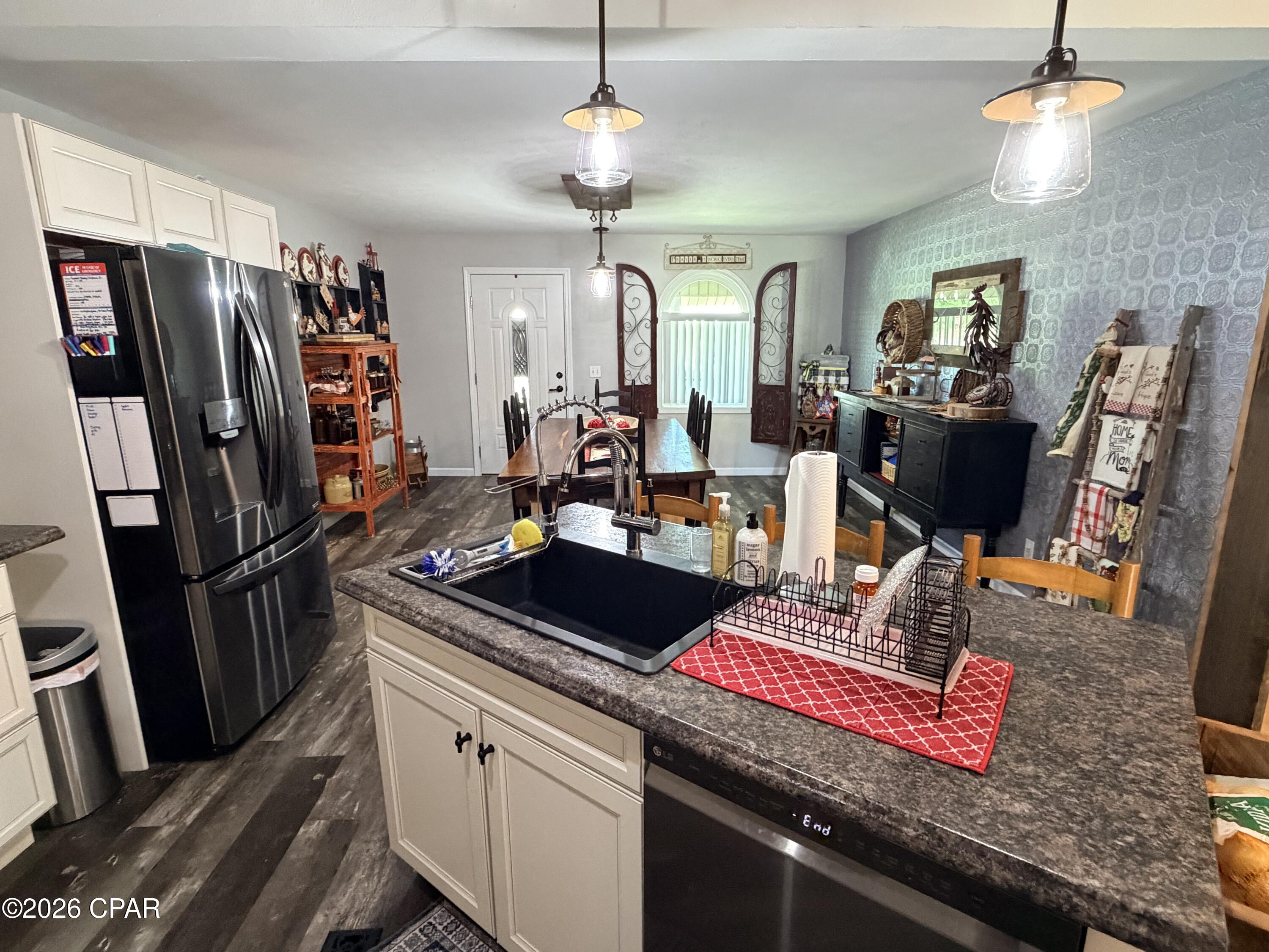 2034 Main Street Grand Ridge, FL 32442 - Photo 11 of 40