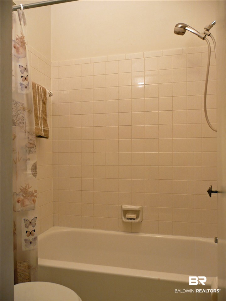 311 Dawn Place Mobile, AL 36609 - Photo 19 of 35 Master Bath
