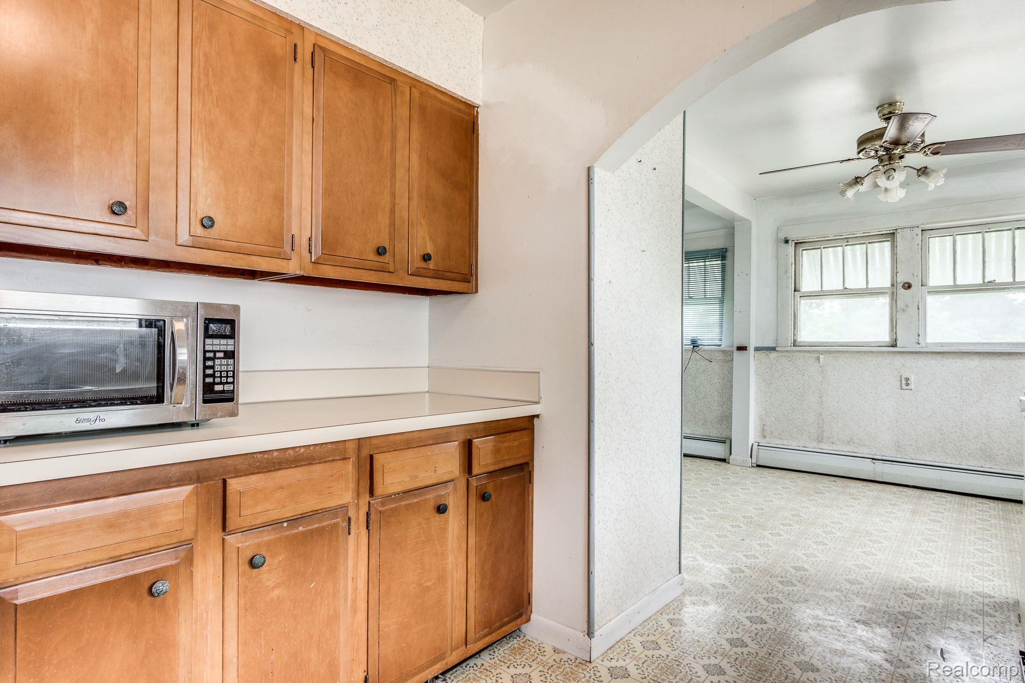 3172 South Center Road Burton, MI 48519 - Photo 10 of 54 Gallery Image 10