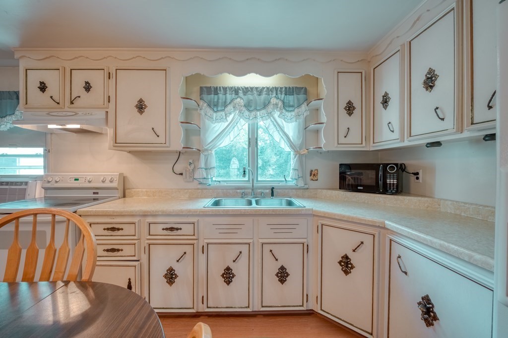52 Roosevelt Road Wilmington, MA 01887 - Photo 8 of 34 Gallery Image 8
