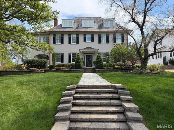 $1,495,000 | 430 West Lockwood Avenue, St. Louis, MO 63119
