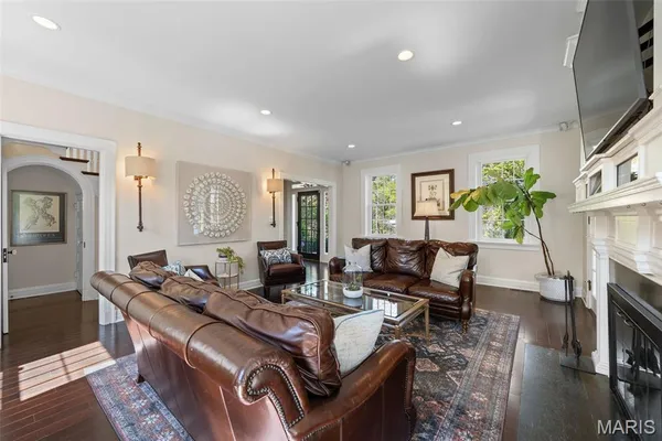 $1,495,000 | 430 West Lockwood Avenue, St. Louis, MO 63119