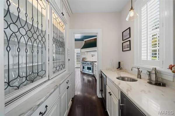 $1,495,000 | 430 West Lockwood Avenue, St. Louis, MO 63119